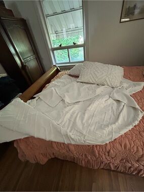Simons White chenille Duvet and shams and pillows Set